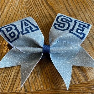 Cheer bow